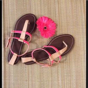 🌿 NWT Twisted pink and beige sandals.